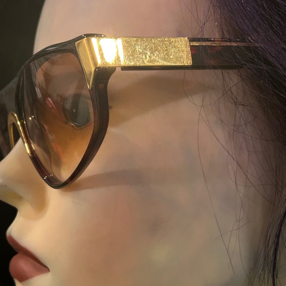 Women\'s Brown Gradient Shield Sunglasses with Gold Accents main image 12